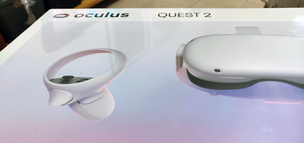 Oculus Quest 2 Box